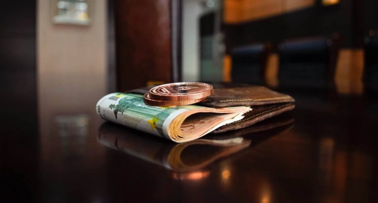 Leul și-a revenit în fața principalelor valute după sincopa înregistrată miercuri
