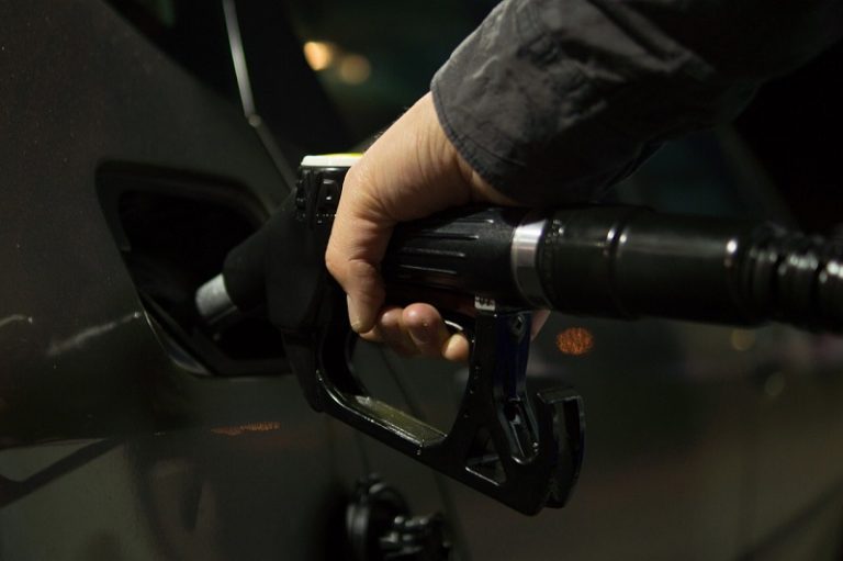 Prețul carburanţilor ar putea creşte din nou
