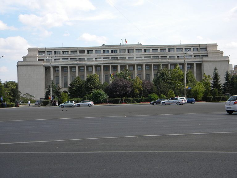 CCR blochează accesul persoanelor condamnate la funcții guvernamentale