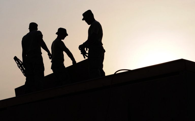 Costul cu forța de muncă a crescut cu 12,3% la finalul anului 2016. Imobiliare, sănătatea și învățământul, în topul majorărilor
