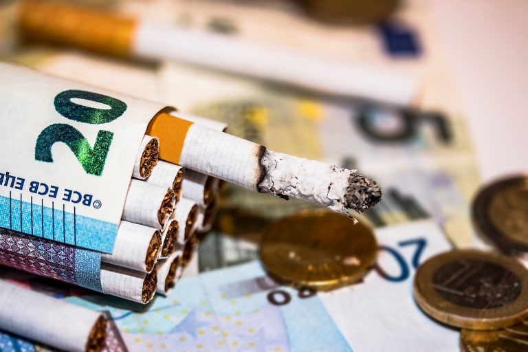 Impactul celui mai radical proiect anti-tutun: Scăderea cu 40% a taxelor plătite la buget de sectorul tutunului, pierdere în PIB de 8 miliarde lei