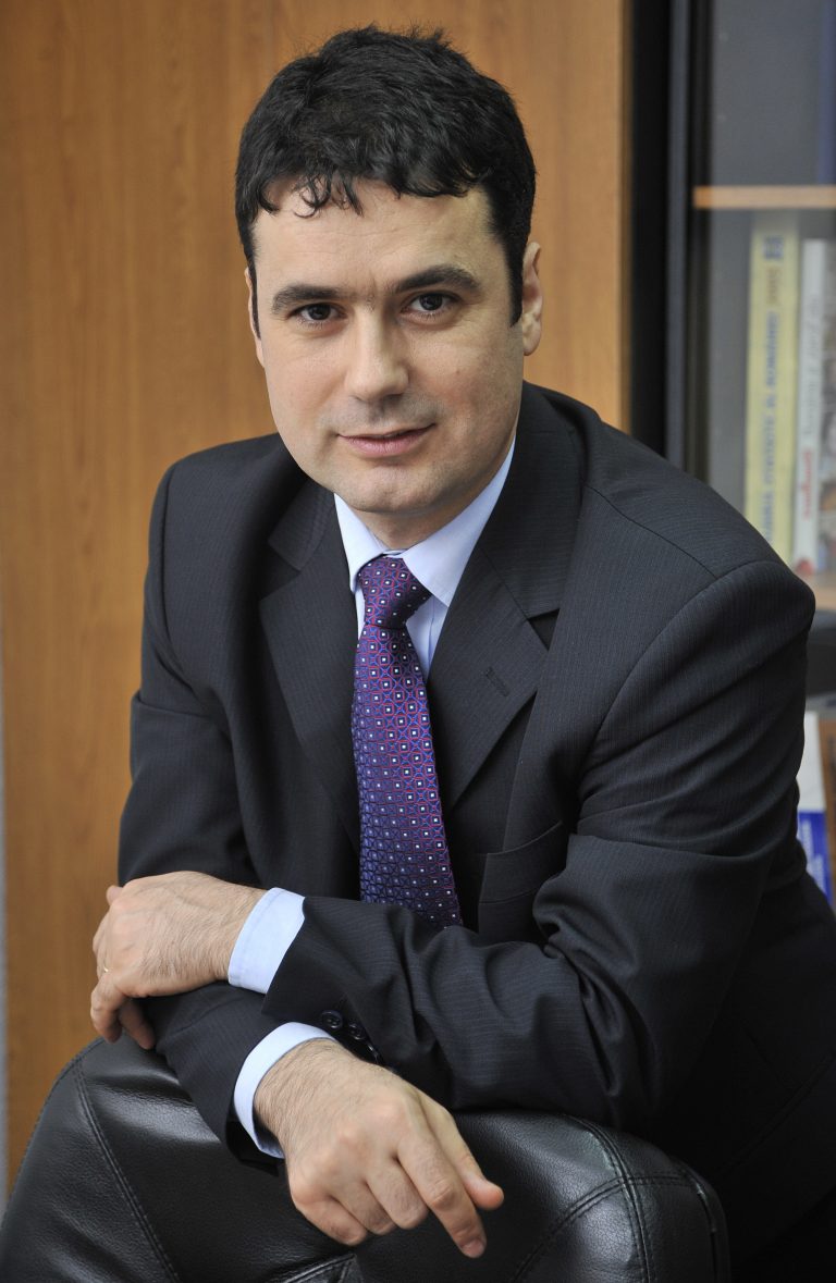SNSPA acordă 9 locuri fără taxă la admitere pentru absolvenţi din centre de plasament   