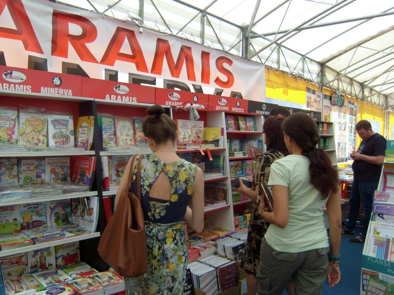Târgul Gaudeamus aduce cartea şcolară în centrul Capitalei