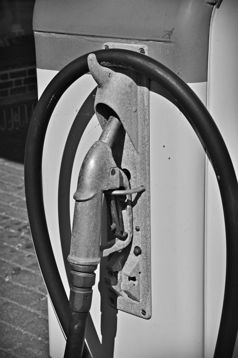 Creșterea accizei la carburanți va determina majorarea prețurilor bunurilor și serviciilor