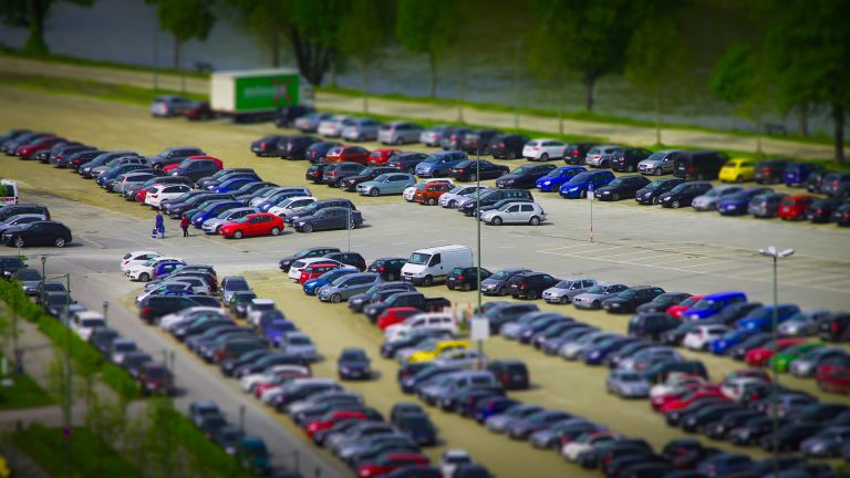 Afacerile cu mașini și motociclete au crescut în luna august cu 11,8%