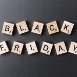 Sondaj tbi bank: 7 din 10 români își propun să cheltuiască cel mult mult 1.000 de lei de Black Friday 45% ar cumpăra produsul dorit dacă l-ar putea plăti în 4 rate fără dobândă