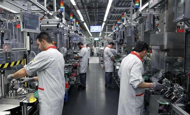 Afacerile din industrie au avansat în aprilie