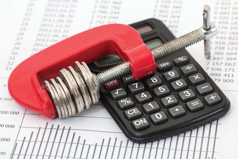 Sondaj BestJobs: Doi din trei angajați români au reușit să pună bani deoparte în ultimele două luni și vor să economisească în continuare de teama recesiunii