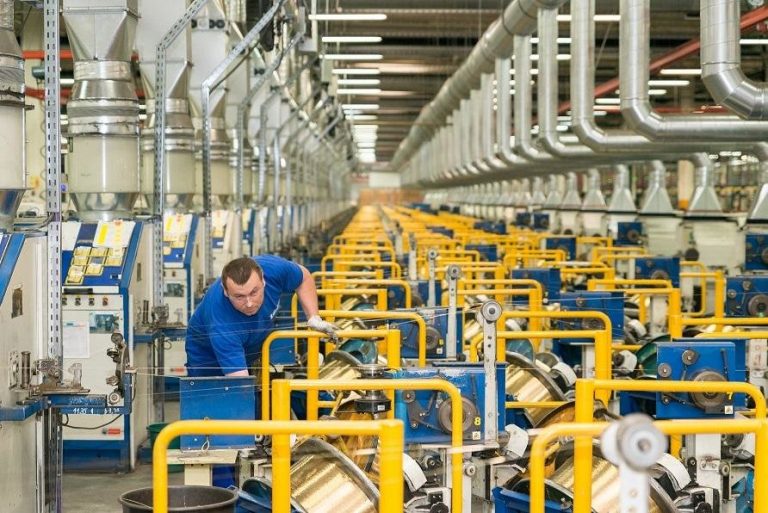 Revenire uşoară a industriei în februarie