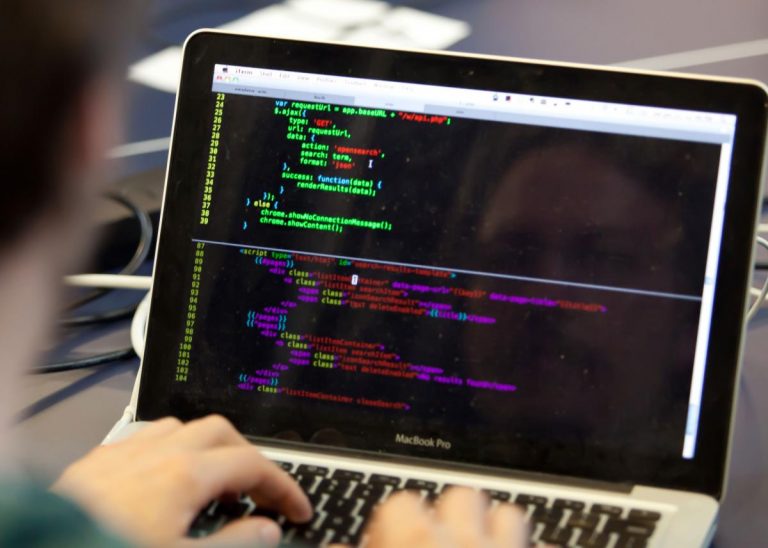 Orientare spre profesii digitale prin Junior Achievement şi Orange România