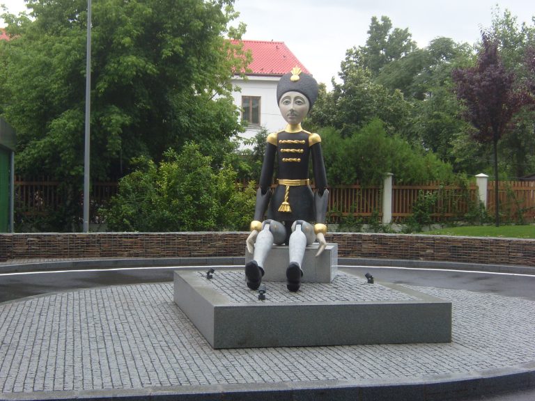 Monumentul Voluntarului Român din Primul Război Mondial, marca identitară a complexului Oregon Park 