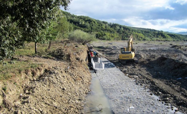 Intervenţii de urgenţă în judeţul Bacău pentru refaceri în urma inundaţiilor