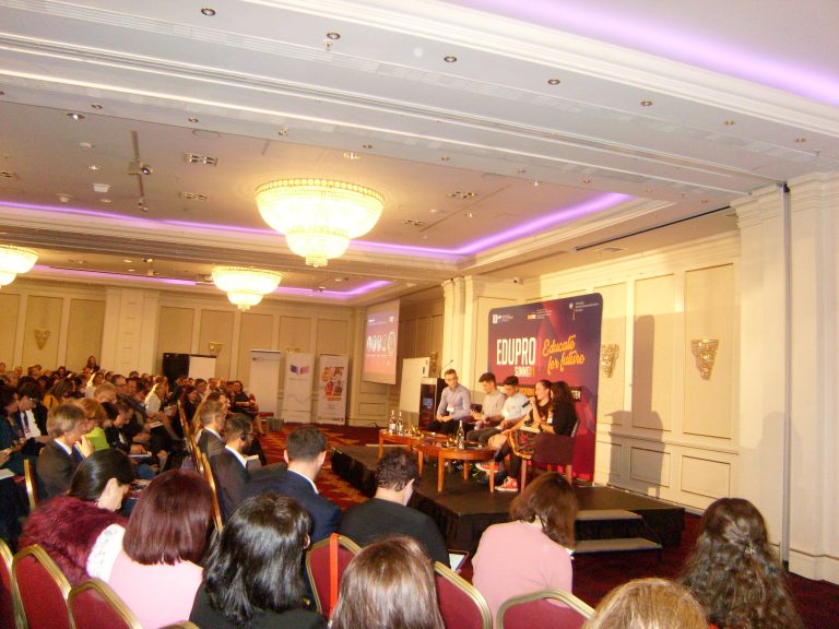 300 de operatori economici au contracte în învăţământul dual