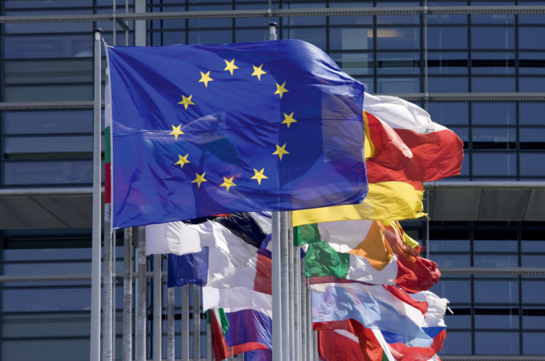 Parlamentul European: 77% dintre europeni insistă ca fondurile UE să fie legate de respectarea statului de drept