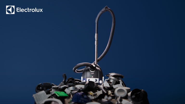 Electrolux lansează primul său aspirator sustenabil, realizat din materiale 100% reciclabile și reciclate