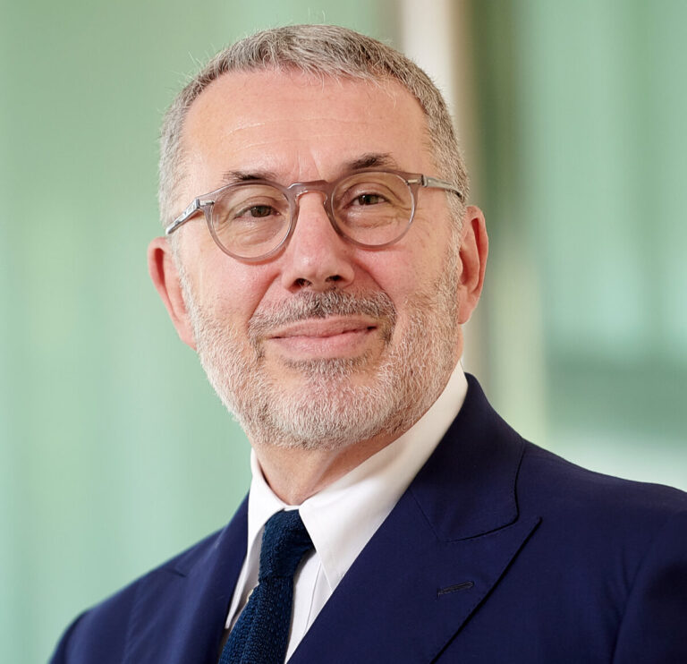 Intesa Sanpaolo desemnată „Banca Anului în Europa de Vest” și „Banca Anului în Italia” la The Banker Awards 2020