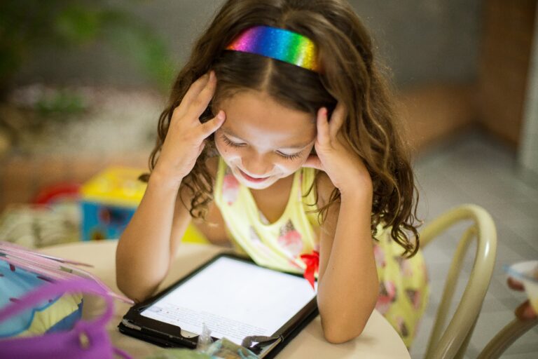 Vodafone România a finalizat livrarea tabletelor pentru elevi în cadrul licitației inițiate de către Ministerul Educației