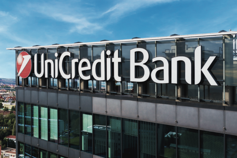 UniCredit Bank continuă să dezvolte aplicația Mobile Banking prin includerea modulului ShopSmart, un program de cashback cu oferte pentru clienți