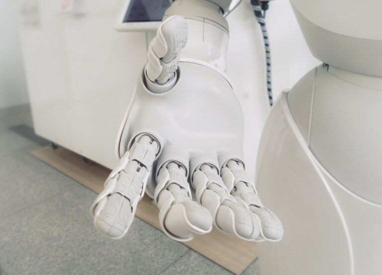 Tailent accelerează expansiunea internațională și exportă roboți software inteligenți în America Centrală și de Sud printr-un parteneriat cu Serviceaide