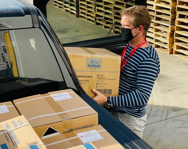 Analiză INNOSHIP:Serviciile de curierat se scumpesc, iar competiția dintre magazinele online devine și mai acerbă
