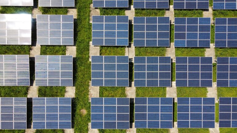 Restart Energy semnează contractul de racordare pentru proiectul solar de 50 MW de la Sărmășag, județul Sălaj