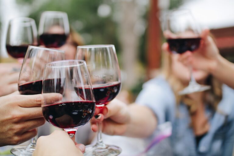 Reveal Marketing Research: 4 din 10 români consumă vin cel puțin o dată pe săptămână