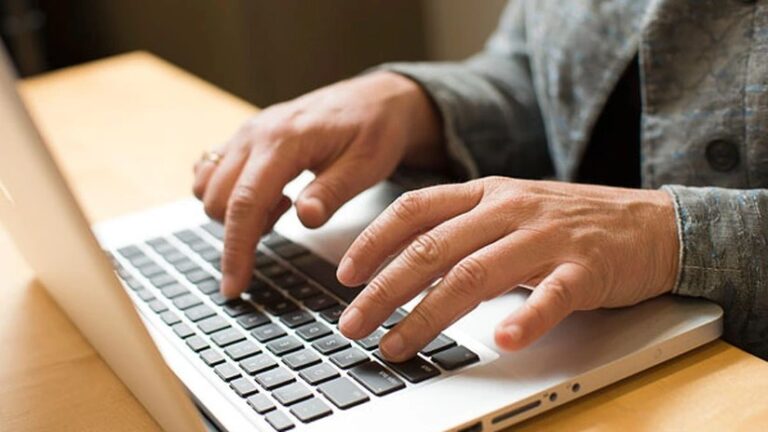 1 din 2 români consideră abilitățile în noile tehnologii ca fiind în top skills pentru viitor