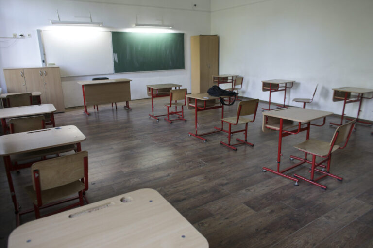Investiție în tehnologie informatică pentru educație în sectorul 4
