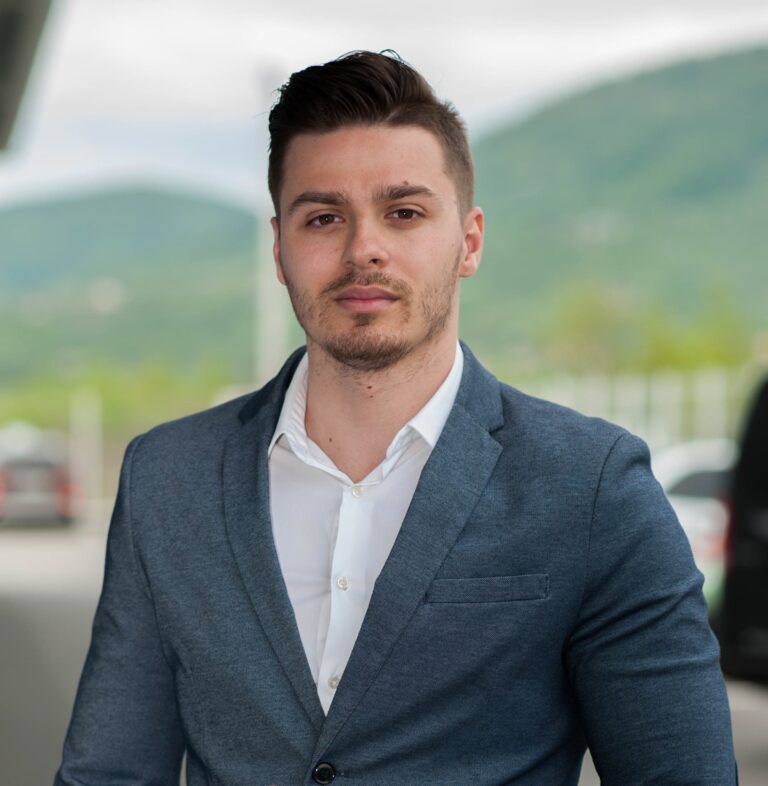 Serviciu care cumpără telefoane mobile uzate