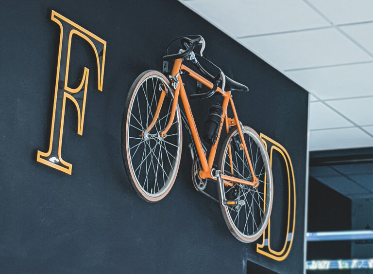 Studiu Reveal Marketing Research: obiceiuri de cumpărare și ritualuri de mâncat „on the go” în rândul românilor.