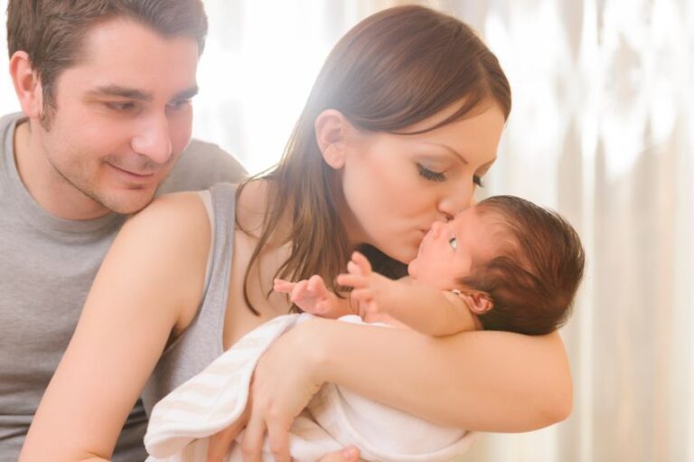 România: acces bun la concediu de maternitate, deficitar la educație timpurie