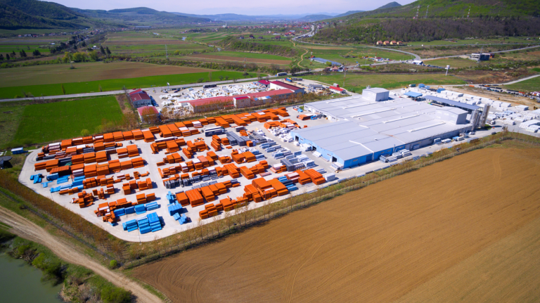 BCR acordă un pachet de finanțare verde în valoare de 12,7 milioane de euro pentru Grupul TeraPlast pentru dezvoltarea unei unități de producție de folii biodegradabile