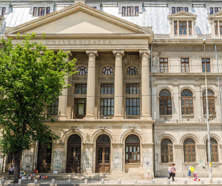 Cu aproape 8.000 de locuri bugetate scoase la concurs, Universitatea din București dă astăzi startul admiterii 2021