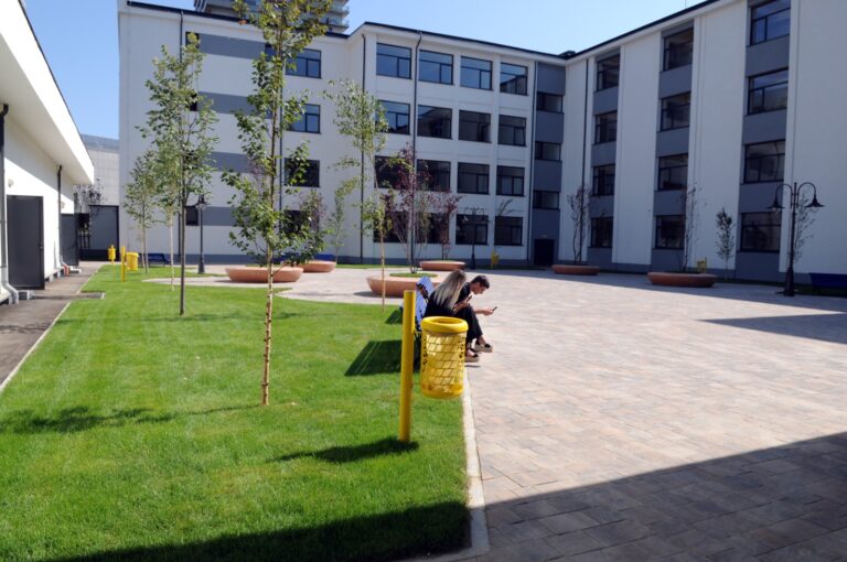 Campus ultramodern, legătură între școală și economie