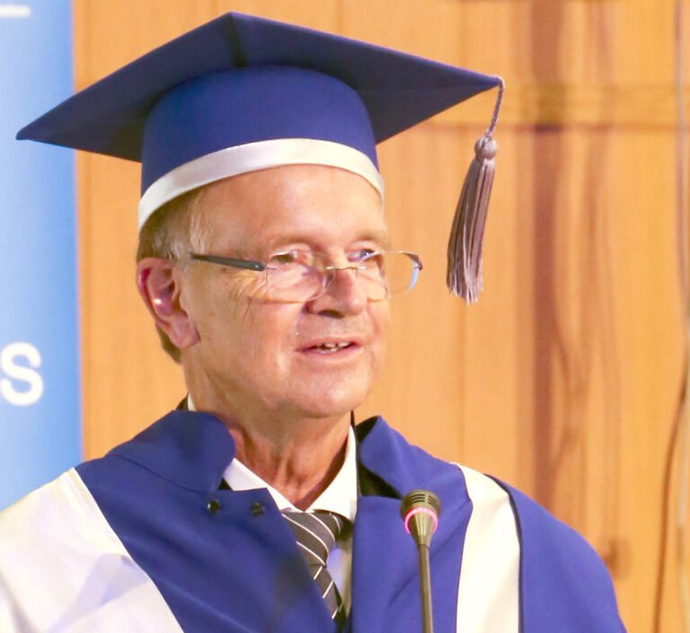 Profesorul  și savantul  Peter  Schlosser, doctor  honoris  causa al  Universității Creștine „Dimitrie Cantemir”