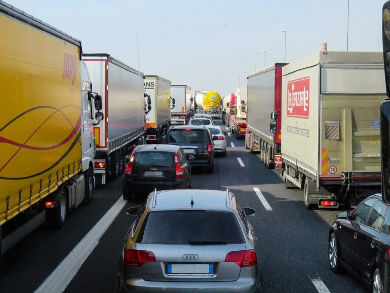 Transportatorii rutieri anunță un protest amplu în București