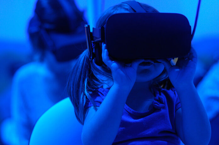 tech, child