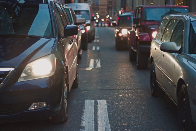 Raport PwC: Mașina personală rămâne principala preferință pentru mobilitate. Platformele alternative au perspective pozitive de revenire pe termen lung