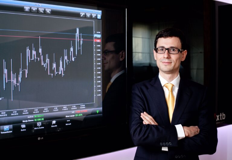 XTB: Bitcoin, încă în zona vulnerabilă, nu convinge decât dacă revine spre 60.000 la finele anului