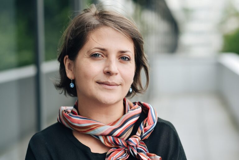 Studiu Deloitte-MIT Sloan Management Review: companiile depind tot mai mult de așa-numiții „angajați externi” precum contractanții, furnizorii de servicii, colaboratorii, dezvoltatorii și chiar soluțiile tehnologice