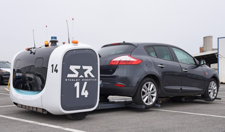 GEFCO testează un robot mobil autonom pentru operațiunile de depozitare a vehiculelor