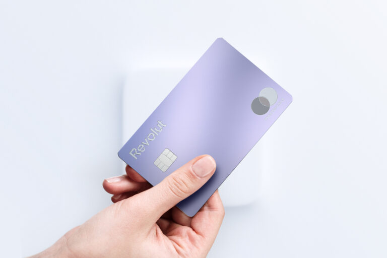 Studiu Revolut: Cadourile de sărbători preferate de utilizatorii din România și „rezoluțiile” anului 2022