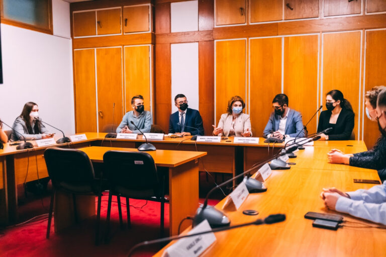 Tineri ambasadori ai implicării civice în comunitate