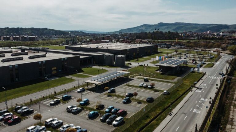 Bosch contribuie la formarea tinerilor specialiști și dezvoltă programe educaţionale pentru studenți