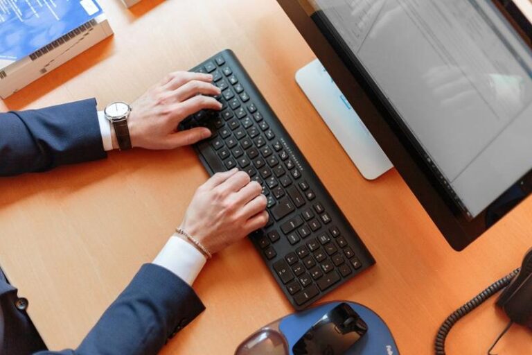 Salarii și de 4.000 de euro pentru experți în transformarea digitală a României