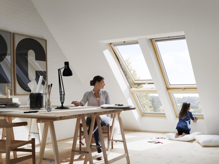 Studiu VELUX: La nivel global, 40% dintre angajații care lucrează la distanță și-au îmbunătățit spațiul dedicat biroului de acasă, iar tendința telemuncii va continua și în 2022