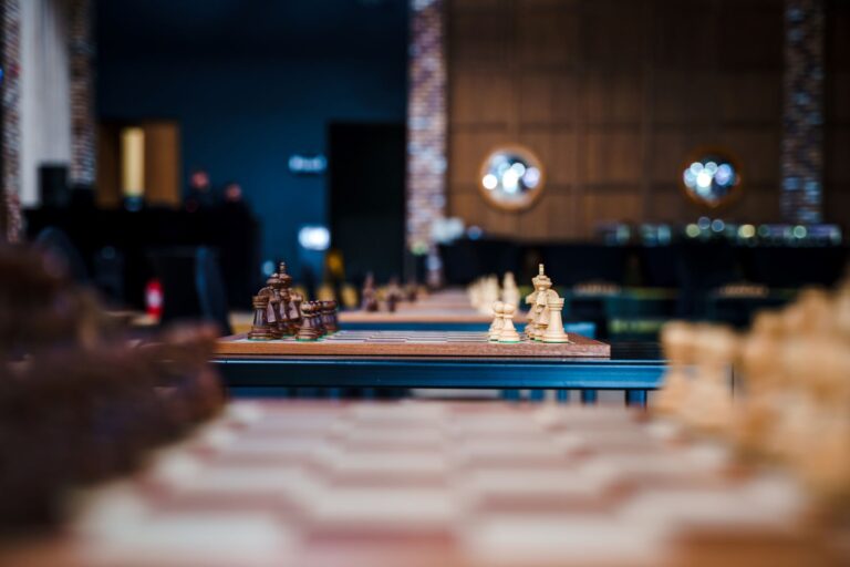 Cei mai buni doi șahiști ai României au primit wildcard-uri în primele etape ale turneului internațional Grand Chess Tour™ 2022, fondat de celebrul Garry Kasparov.