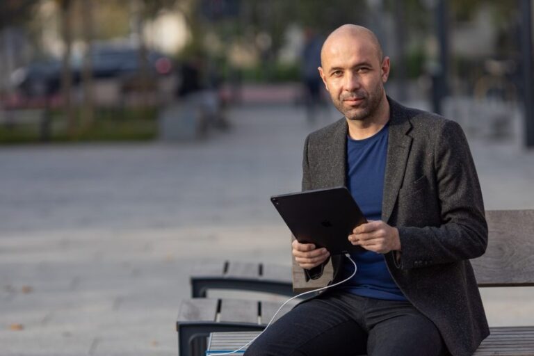 Interviu Sabin Sărmaş: Instituţiile publice vor fi sancţionate dacă cer documente pe suport fizic, care pot fi accesate online