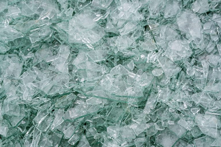 SAINT-GOBAIN GLASS DEVINE PIONIER PE PIAȚA DE FAȚADE CU PRIMUL TIP DE STICLĂ CU CONȚINUT REDUS DE CARBON