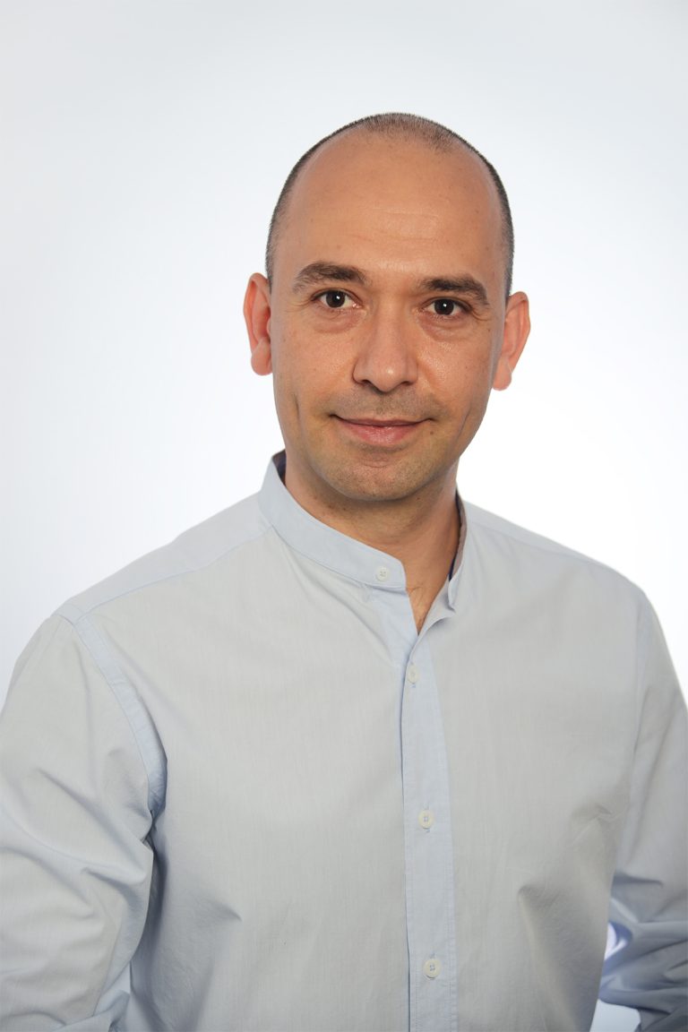 Invertoare solare produse de Dai-Tech pentru energie regenerabilă